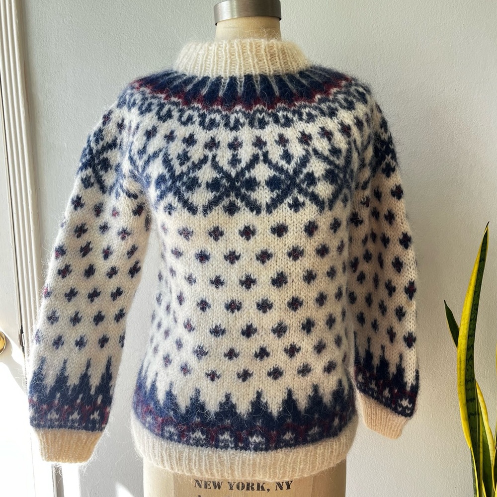 Vtg. Hand Knit Scandinavian Wool & Mohair Fair Isle Sweater• Sz M/L